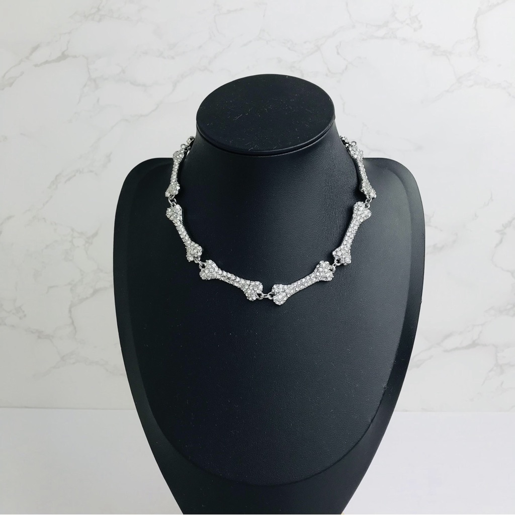 Stunning Silver Necklace With Crystal Accents